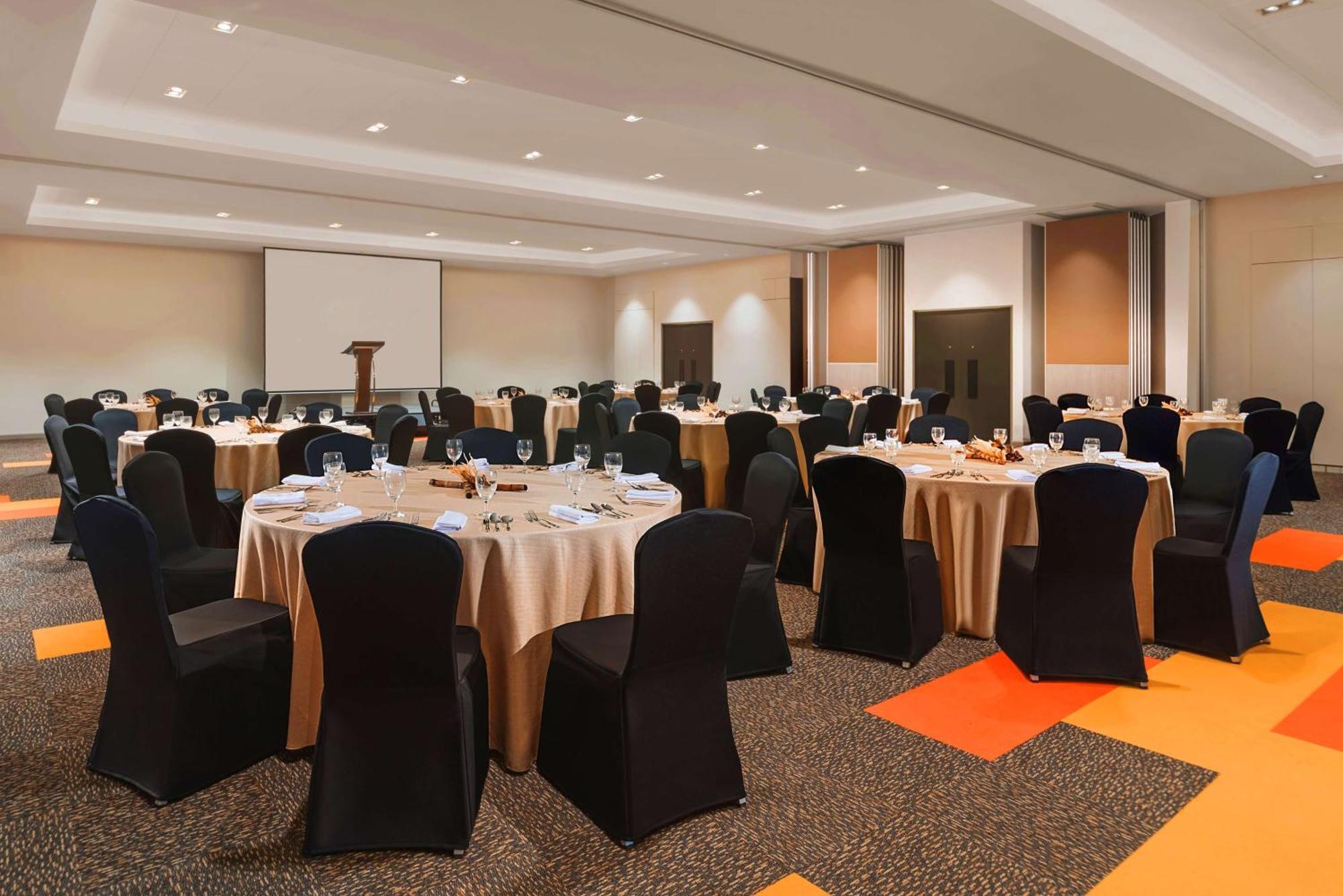 Park Inn By Radisson Iloilo Екстер'єр фото