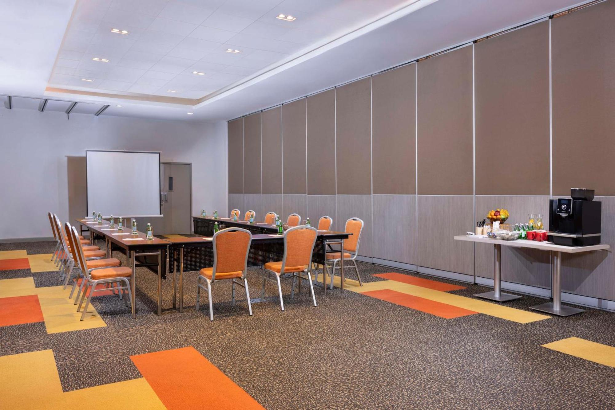 Park Inn By Radisson Iloilo Екстер'єр фото