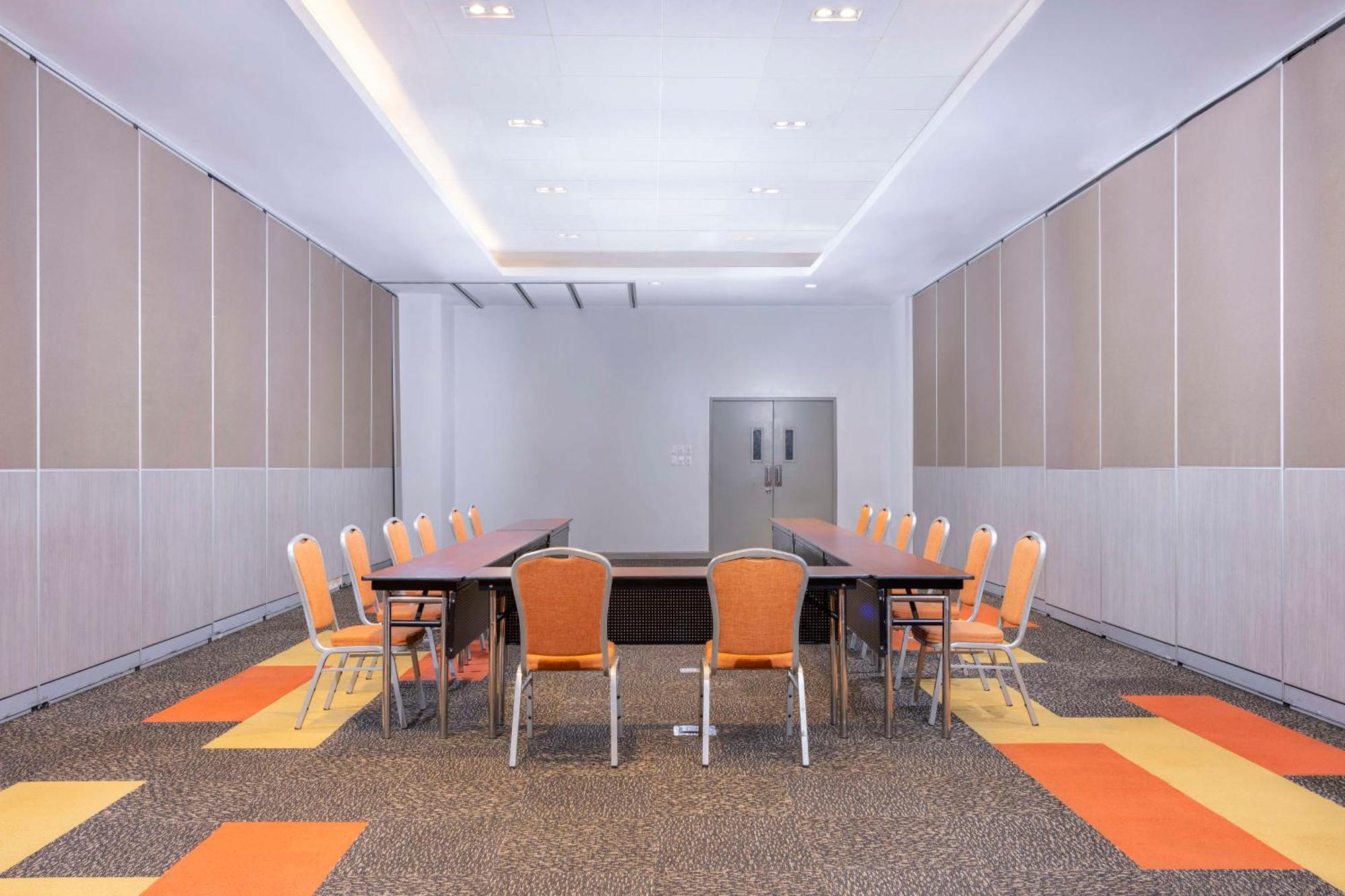 Park Inn By Radisson Iloilo Екстер'єр фото